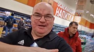 АВСТРАЛИЕЦ ПОКАЗЫВАЕТ РУССКИЙ СУПЕРМАРКЕТ GLOBUS. КОММЕНТАРИИ ИНОСТРАНЦЕВ.