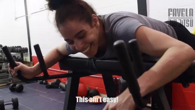 Yara Soares Trains at Monster Maker смотреть онлайн