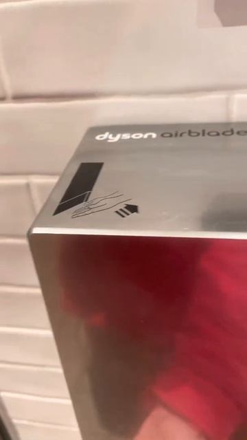Dyson Airblade Hand Dryer at Shake Shack Hilldale Mall in Madison, WI смотреть онлайн