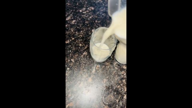 How to Make Creamy #Banana Shake | बनाना शेक बनाने का आसान तरीका | смотреть онлайн