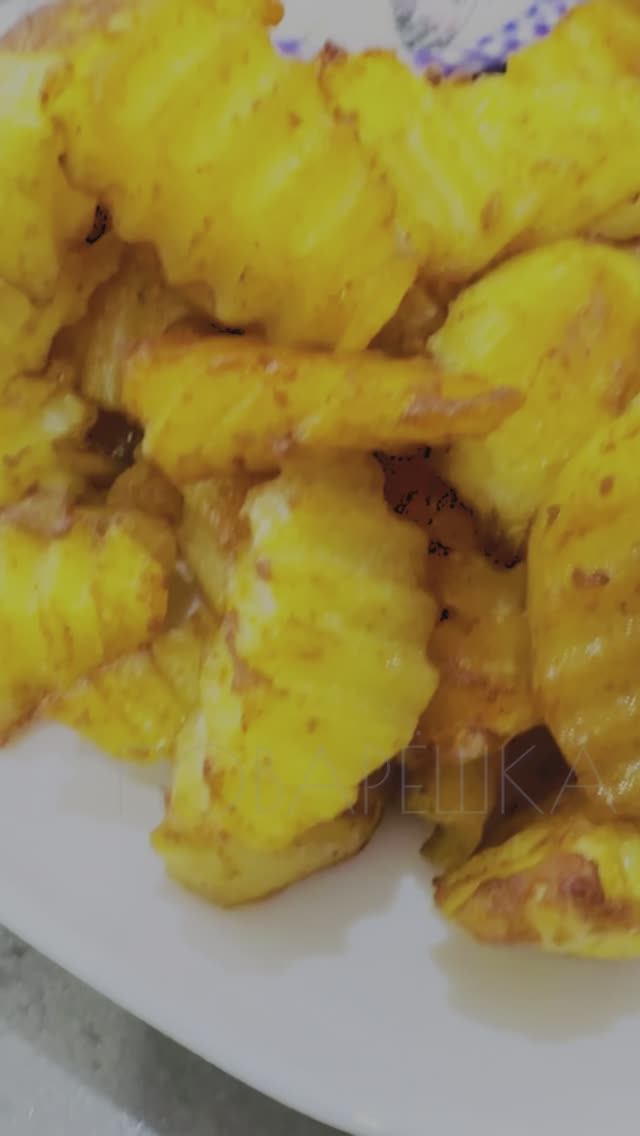 Картофель по деревенски с корочкой / Готовим картофель без кожуры в духовке смотреть онлайн