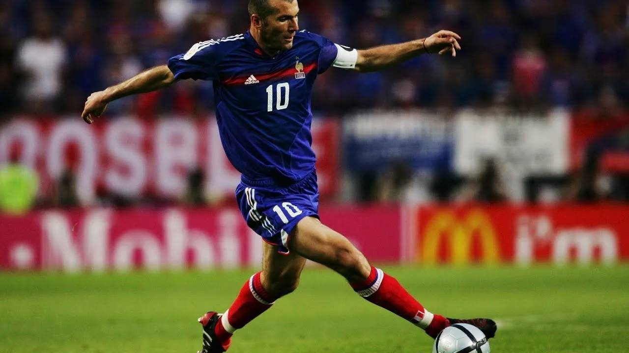ЗИНЕДИН ЗИДАН !!! ОДИН ИЗ ЛУЧШИХ ПОЛУЗАЩИТНИКОВ В ИСТОРИИ !!! ZINEDINE ZIDANE