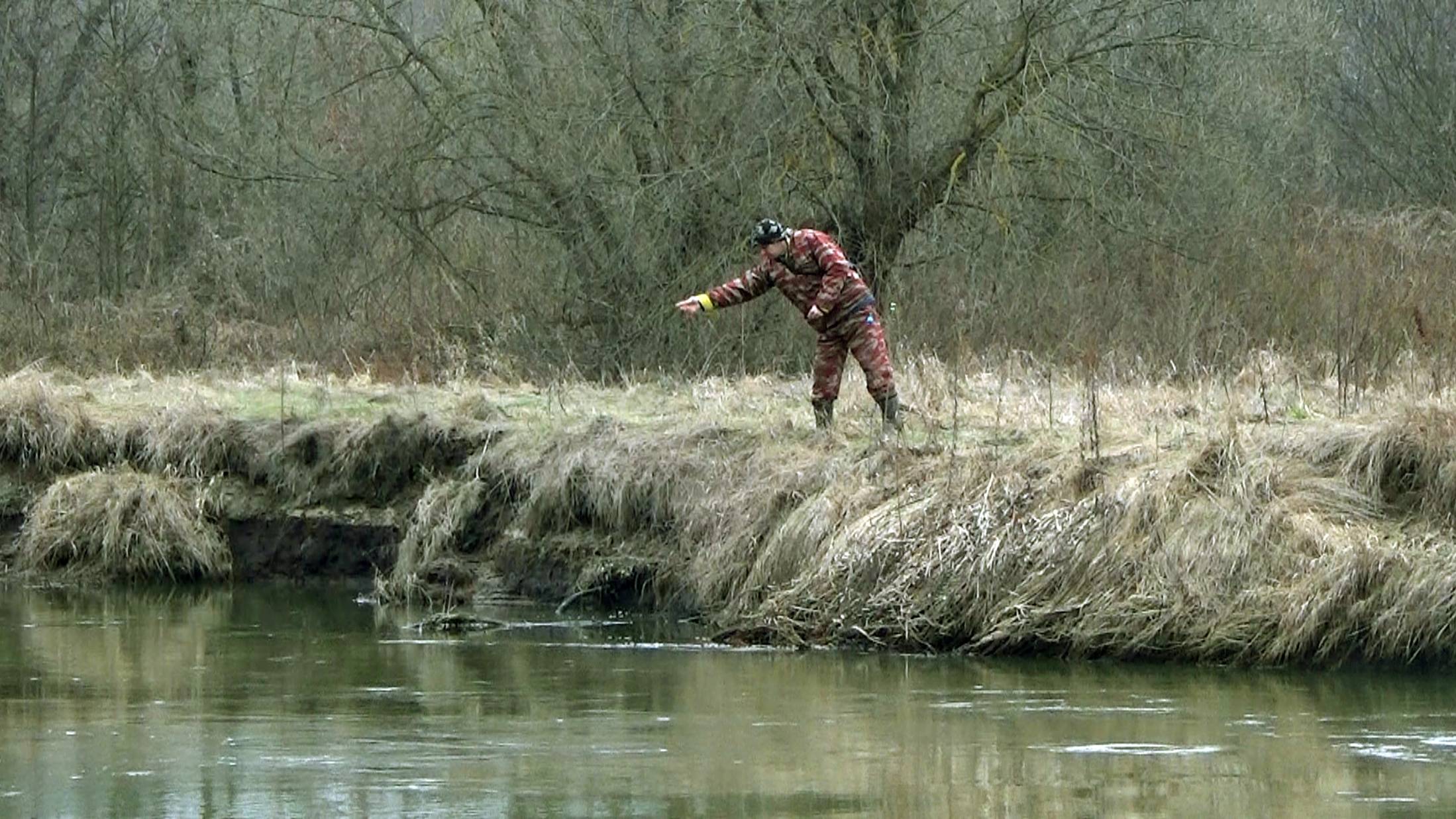 Рыбалка по открытой воде на закидушки на малой реке в январе - рыба есть! смотреть онлайн
