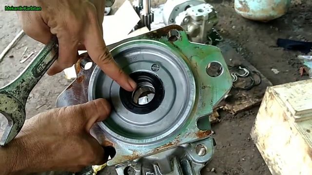 Penyebab tercampurnya oli hidrolik ke transmisi D85-ESS смотреть онлайн