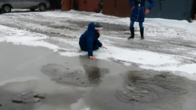 Мне лужу жалко а не девочку.😆😆😂 смотреть онлайн