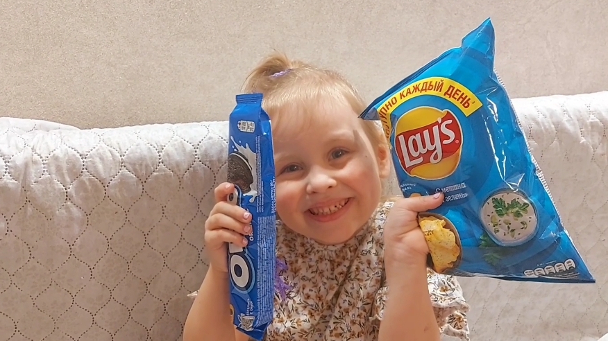 🍬ИНТЕРЕСНЫЙ КОНКУРС ДЛЯ ДЕТЕЙ 😀КОМУ КАКИЕ ВКУСНЯШКИ ДОСТАНУТСЯ⁉️ ЧТО НАМ КУПИЛА МАМА😱 смотреть онлайн