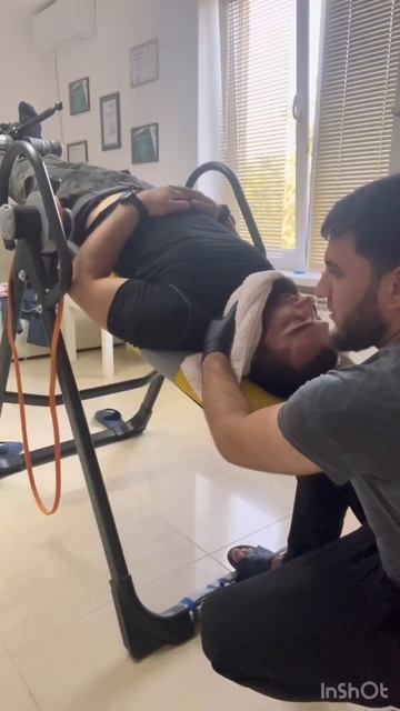 Он боялся этого 😧 Вытянули позвоночник ‼️ #chiropractic #chiropractor #physiotherapy смотреть онлайн
