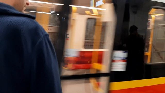 Новые станции метро в Варшаве. Otwarcie metra, Targówek-Praga смотреть онлайн