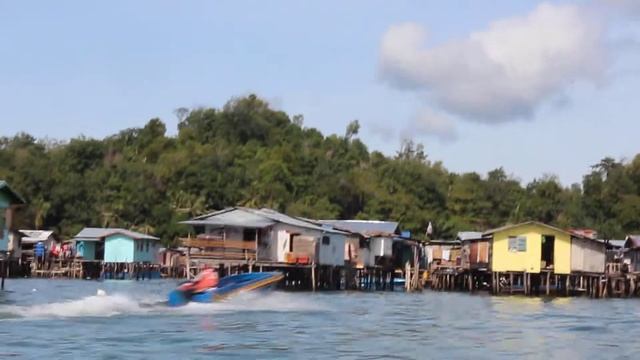 Floating village in Kota Kinabalu, Borneo island, Malaysia смотреть онлайн