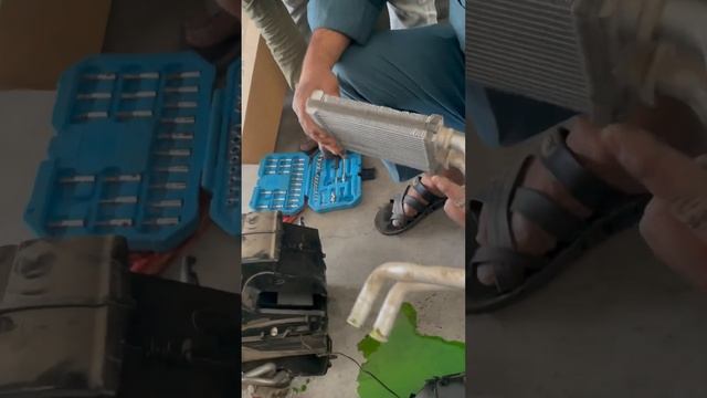 Maruti Suzuki Swift Spresso WagonR Alto Ignis AC Coil Cleaning смотреть онлайн