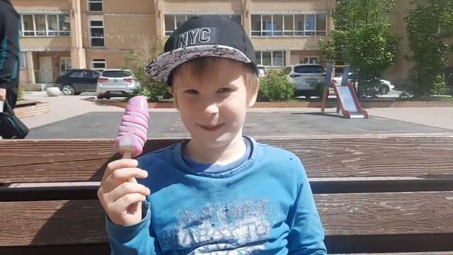 Челлендж по поеданию мороженого. Тимофей и мороженое фруктовый микс. смотреть онлайн