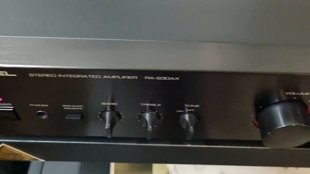 Rotel RA-930AX Stereo Amplifier with Phono for your turntable смотреть онлайн
