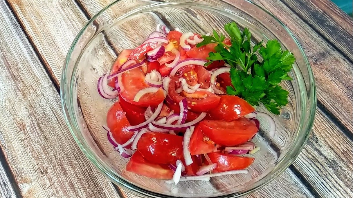 Салат закуска из помидоров к любым блюдам. Самый простой рецепт. смотреть онлайн