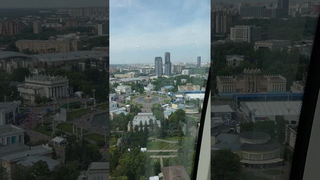 Взгляд на Москву с высоты 140 метров на колесе обозрения ВДНХ. смотреть онлайн