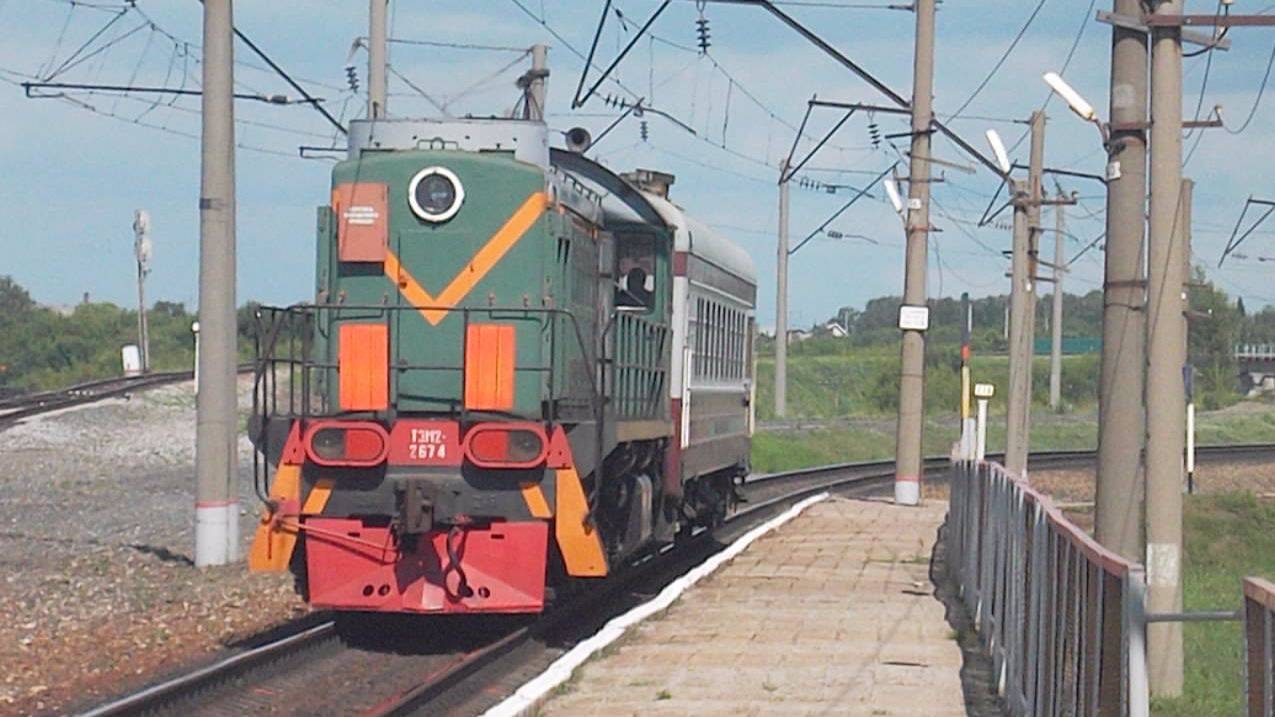 Тепловоз ТЭМ2-2674 с вагоном-путеизмерителем. смотреть онлайн