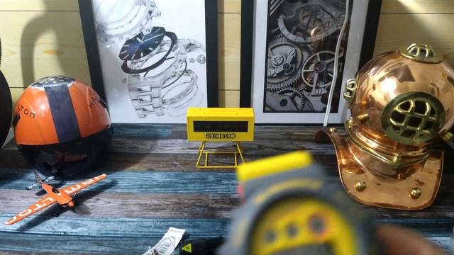 G-Shock Yellow 90's Retro Digital Square DW5610Y-9 & Three Eye DW6900Y-9 смотреть онлайн