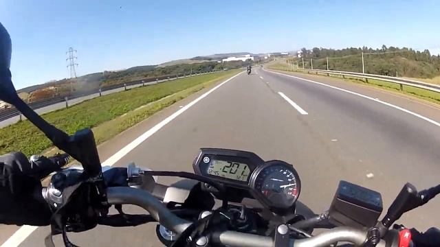 AMACIANDO O MOTOR DA XJ6 (TOP SPEED 213 KM\H) - XJ6 N ABS смотреть онлайн
