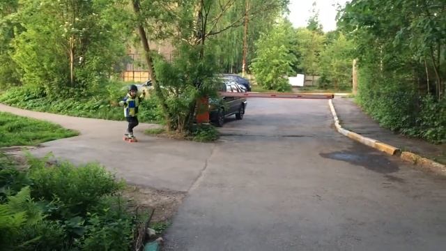 Первые шаги на круизере / спуск с Горки смотреть онлайн
