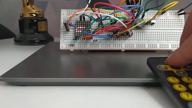 Snake Game on Atmel controller with IR receiver смотреть онлайн
