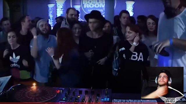 Reaccionando a People of Boiler Room 01 смотреть онлайн