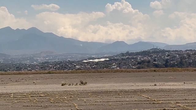 Takeoff from Guatemala City - La Aurora International Airport - Boeing 737-800 - 4K смотреть онлайн