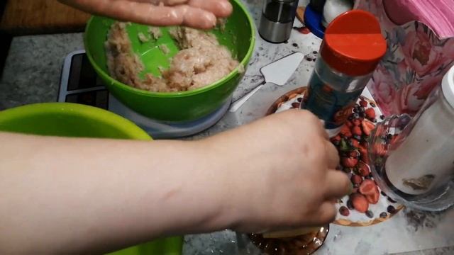 КОТЛЕТЫ С СЫРНОЙ НАЧИНКОЙ смотреть онлайн