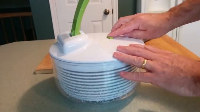 Salad spinners are cool. (A look at the Brieftons salad spinner) смотреть онлайн