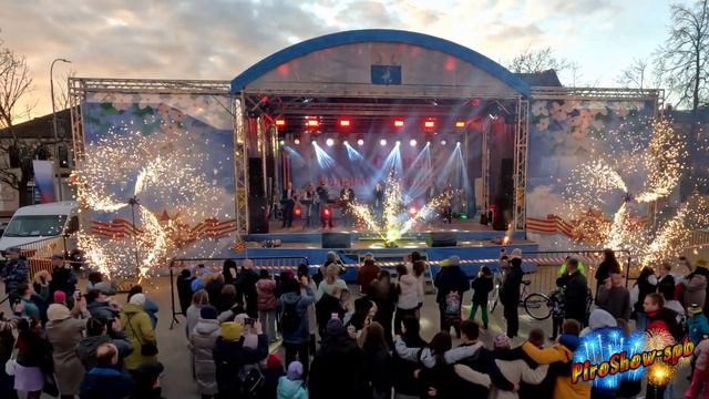 Яркий пиромузыкальный фейерверк в городе Приозерск смотреть онлайн