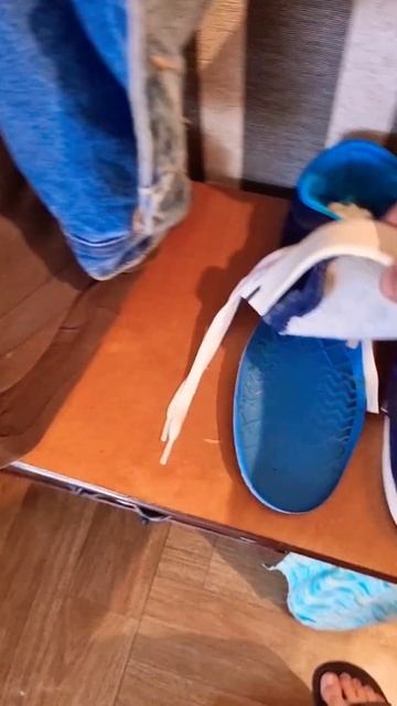 #shorts#шортс#смешно#юмор ][ Так вот как кеды правильно стирать!😝 смотреть онлайн