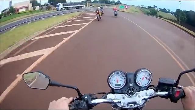 Cb 300 197 km\h e twister sai forte na frente смотреть онлайн