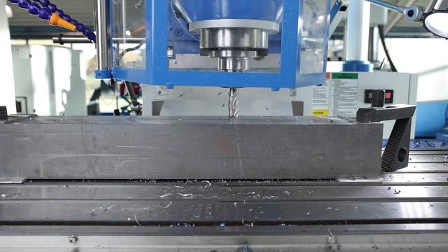 KNUTH Servomill® UWF 12 - Fräskopf in HURON-Bauweise, großer Arbeitsbereich + erweiterte Funktionen смотреть онлайн