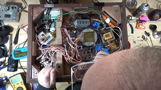 Denon DP 60L Turntable #1 Repair Part 2 - Re-Capping the Main Board смотреть онлайн