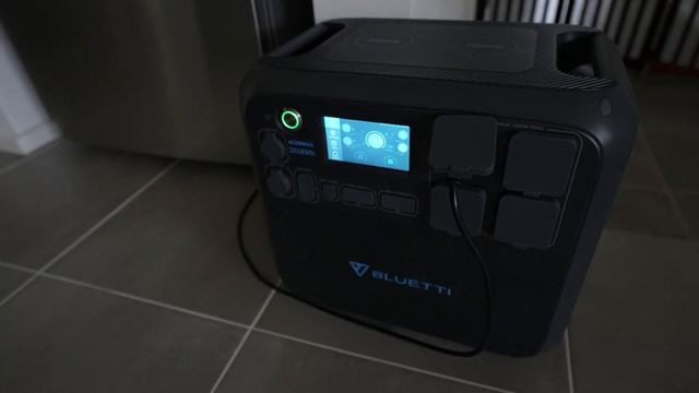 Bluetti AC200MAX Portable Power Station - Unboxing & Review смотреть онлайн