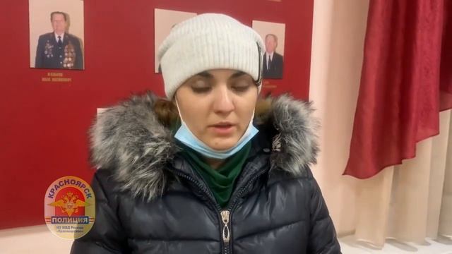 В Красноярске две женщины обокрали 99-летнего ветерана смотреть онлайн