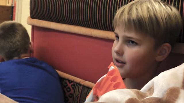 Пробрались в чужой дом. Чуть не попались. смотреть онлайн