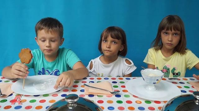Челлендж ОБЫЧНАЯ еда ПРОТИВ заМОРОЖЕНОГО!🍨😋 Часть 1 смотреть онлайн
