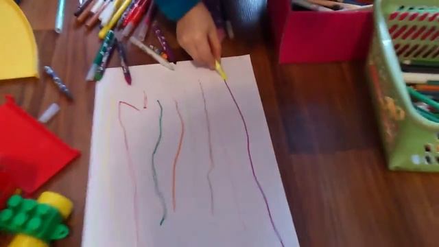 Играем с карандашами, учим цвета. смотреть онлайн