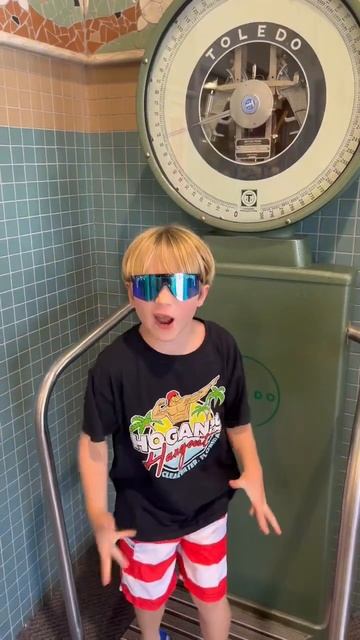 • Beach Weigh in ✅ • #55 #scale #weight #lbs #beach #weighin #publix #roknows #hulkhogan смотреть онлайн