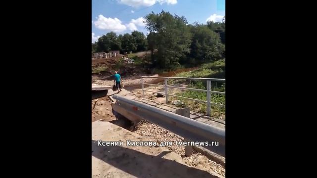Затопленный мост в Краснохолмском районе закрыт для проезда смотреть онлайн