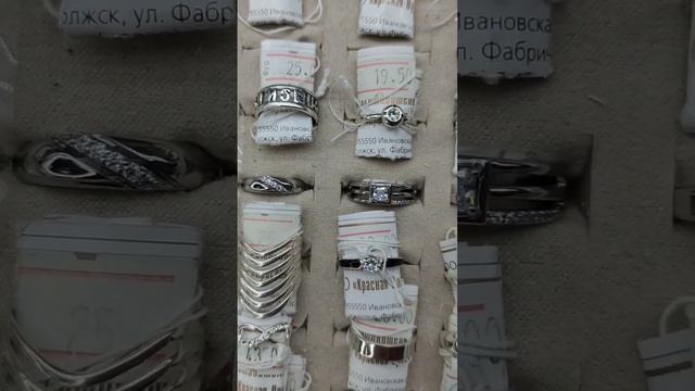 Видеообзор колец с покрытием серебра, родия, платиныРазмеры: 16.5 и 17 смотреть онлайн