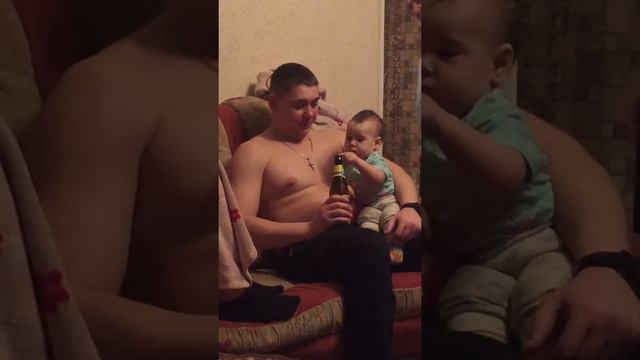 Пей,папочка,пока мамуля разрешила 😂🤦🏻♀️ смотреть онлайн