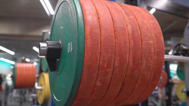 How I Train For Big Glutes & Hamstrings | 600+ squat fail смотреть онлайн
