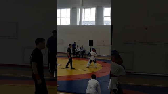 На первом серовновании, первый спортивный бой ,первая победа, 9 лет , вес до 39 кг .#рукопашный_бой смотреть онлайн