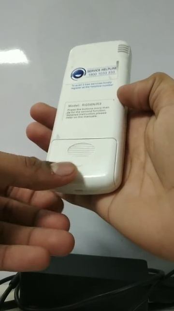 How to install batteries in an AC remote. смотреть онлайн