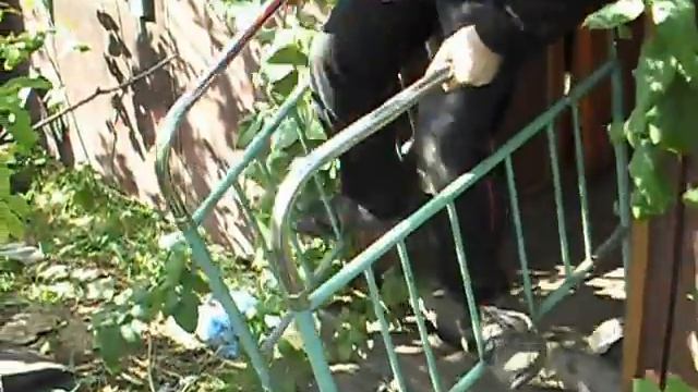 ходьба на необычных ходулях.AVI смотреть онлайн