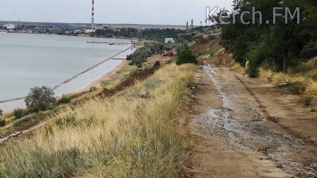 Работы ведут одни, арыки копают другие: Керчь преображается смотреть онлайн