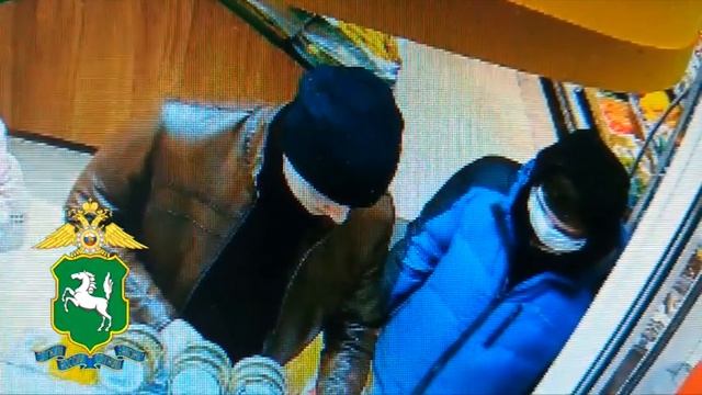 Мужчина рассчитался в магазине чужой картой, его ищет полиция смотреть онлайн