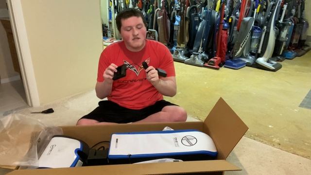 Hoover ONEPWR HEPA+ cordless upright bagged vacuum unboxing and assembly смотреть онлайн