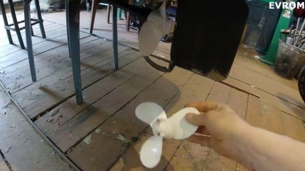 Лодка на ЭЛЕКТРОТЯГЕ из гироскутера