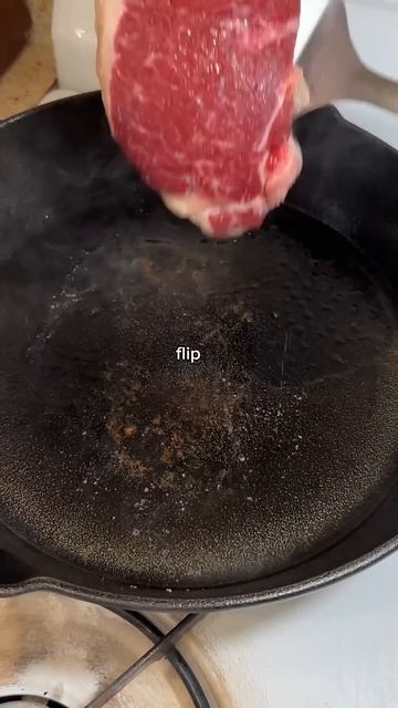 Cooking a New York strip steak in a cast-iron skillet #cooking #steak #recipes смотреть онлайн